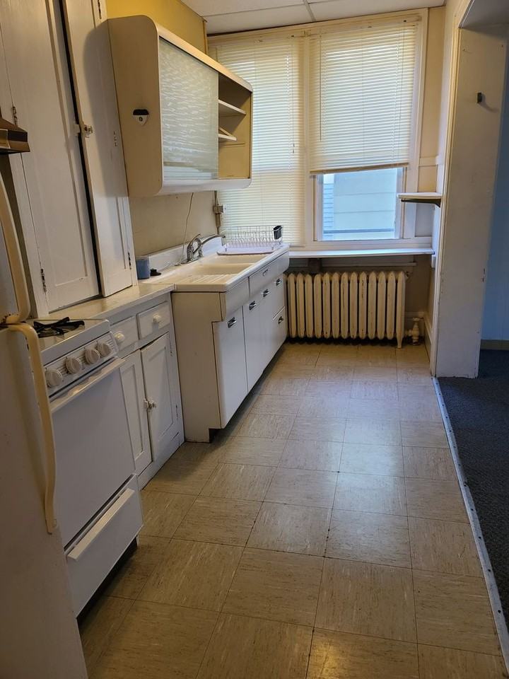 503 W Green St - Photo 3 of 14