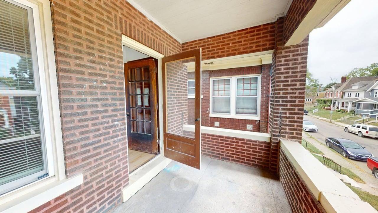 978 1/2 Linwood Ave - Photo 3 of 49