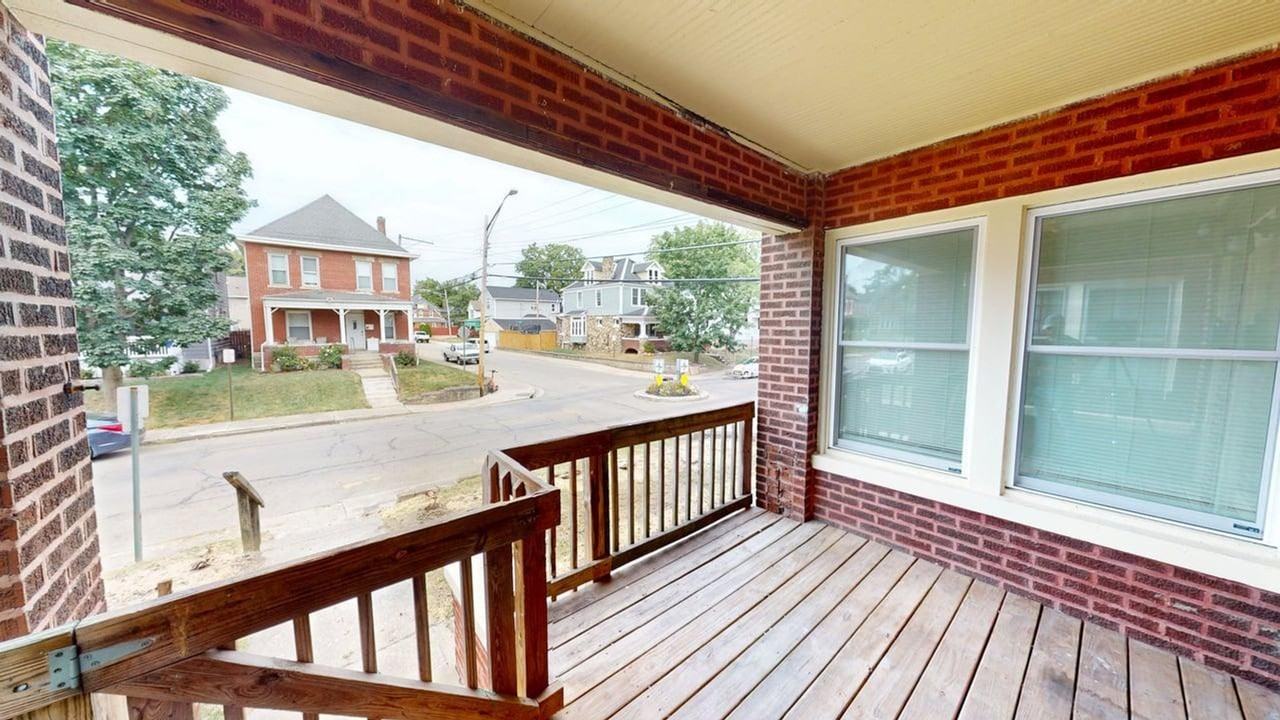 978 1/2 Linwood Ave - Photo 4 of 49