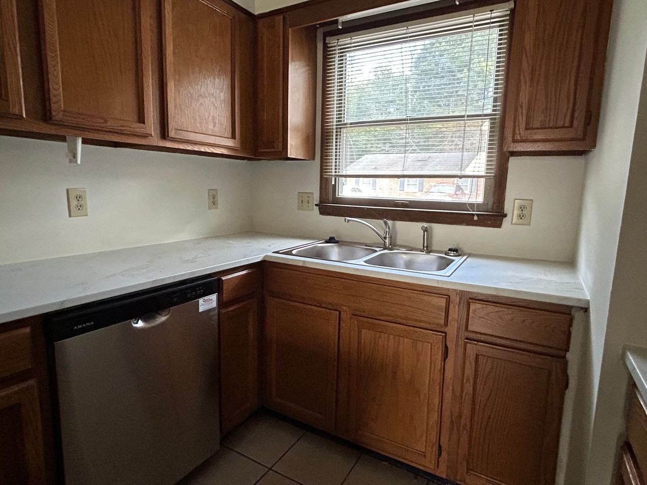 601 Timberline Drive Southeast - Photo 2 of 11