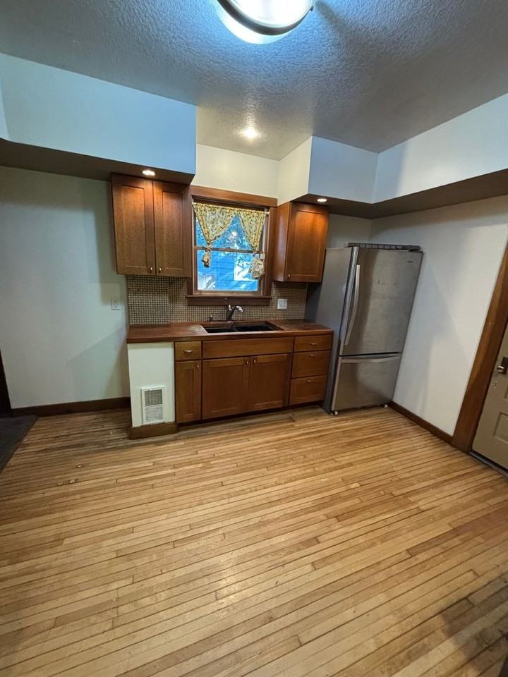 2028 3rd Ave N - Photo 3 of 25