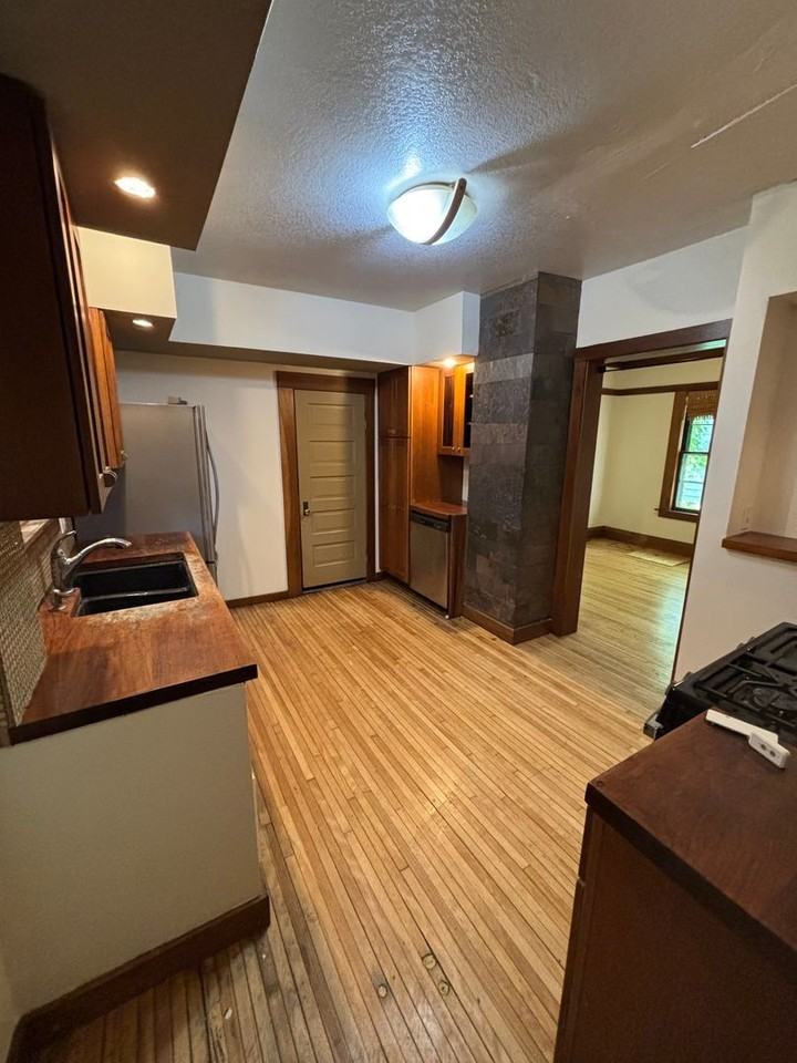 2028 3rd Ave N - Photo 4 of 25