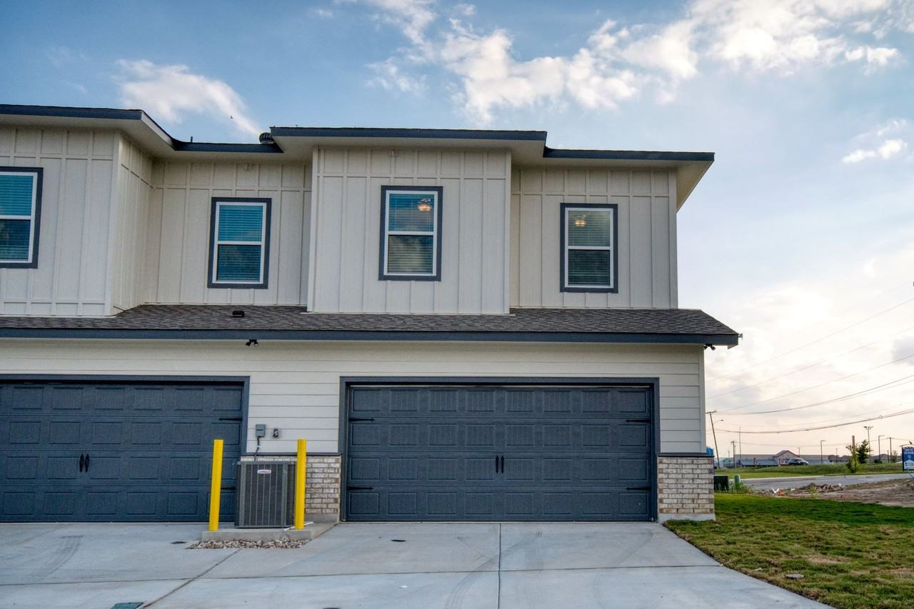 1606 Lummus Dr - Photo 2 of 28