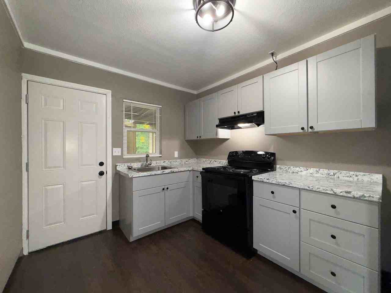 1044 Merritt Street - Photo 7 of 14