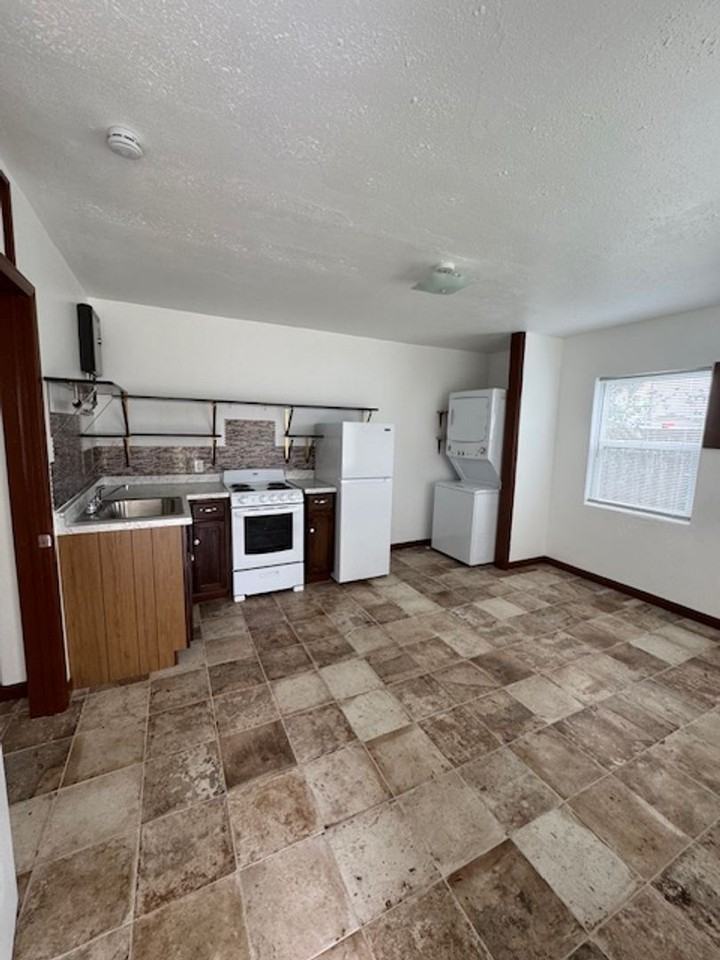 26 W Seminole Ave - Photo 3 of 8