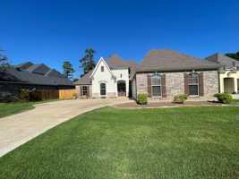 featured image of 285 Danielle Dr