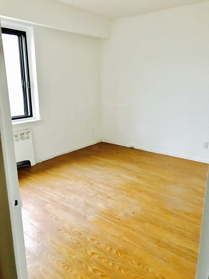 3455 Chemin de la Côte-des-Neiges - Photo 2 of 12