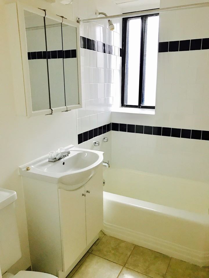 3455 Chemin de la Côte-des-Neiges - Photo 3 of 12