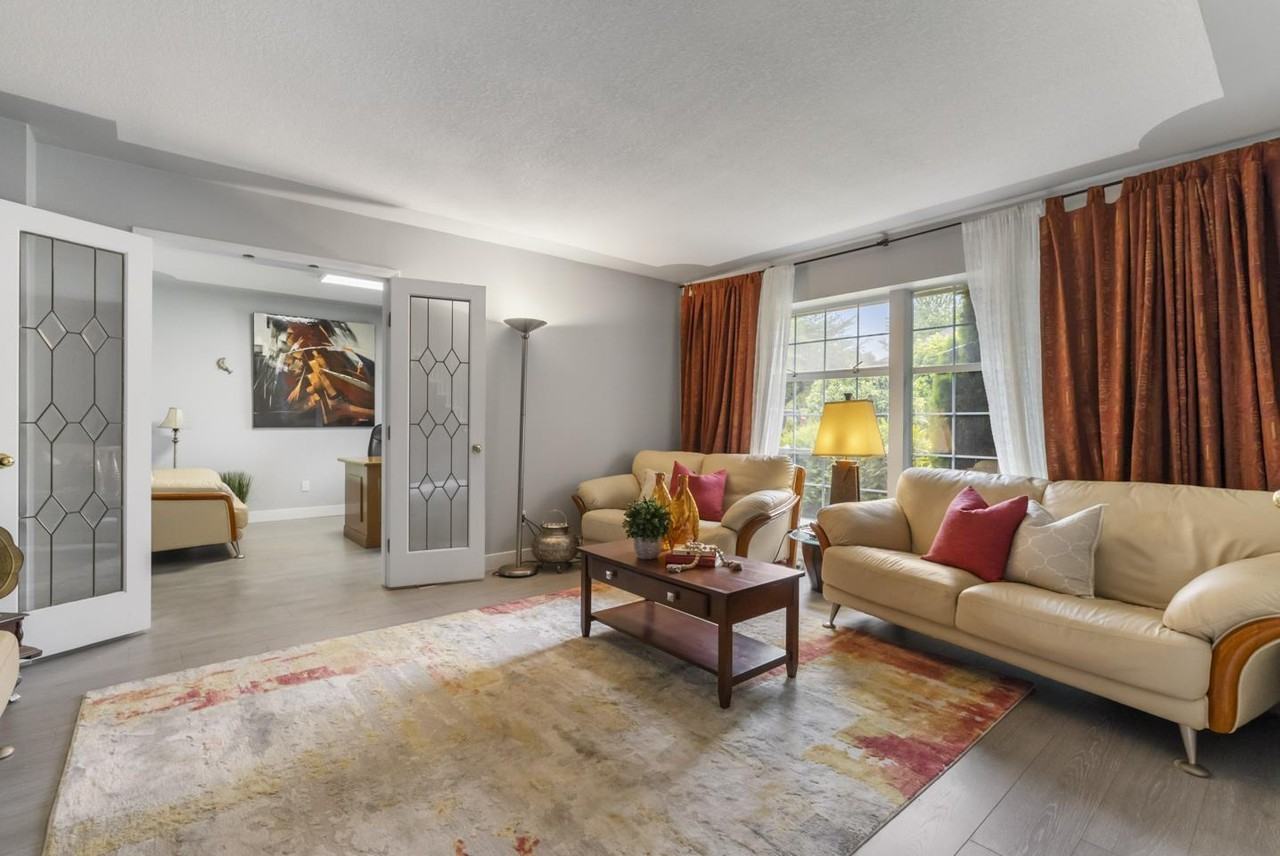 10568 169 St - Photo 2 of 15