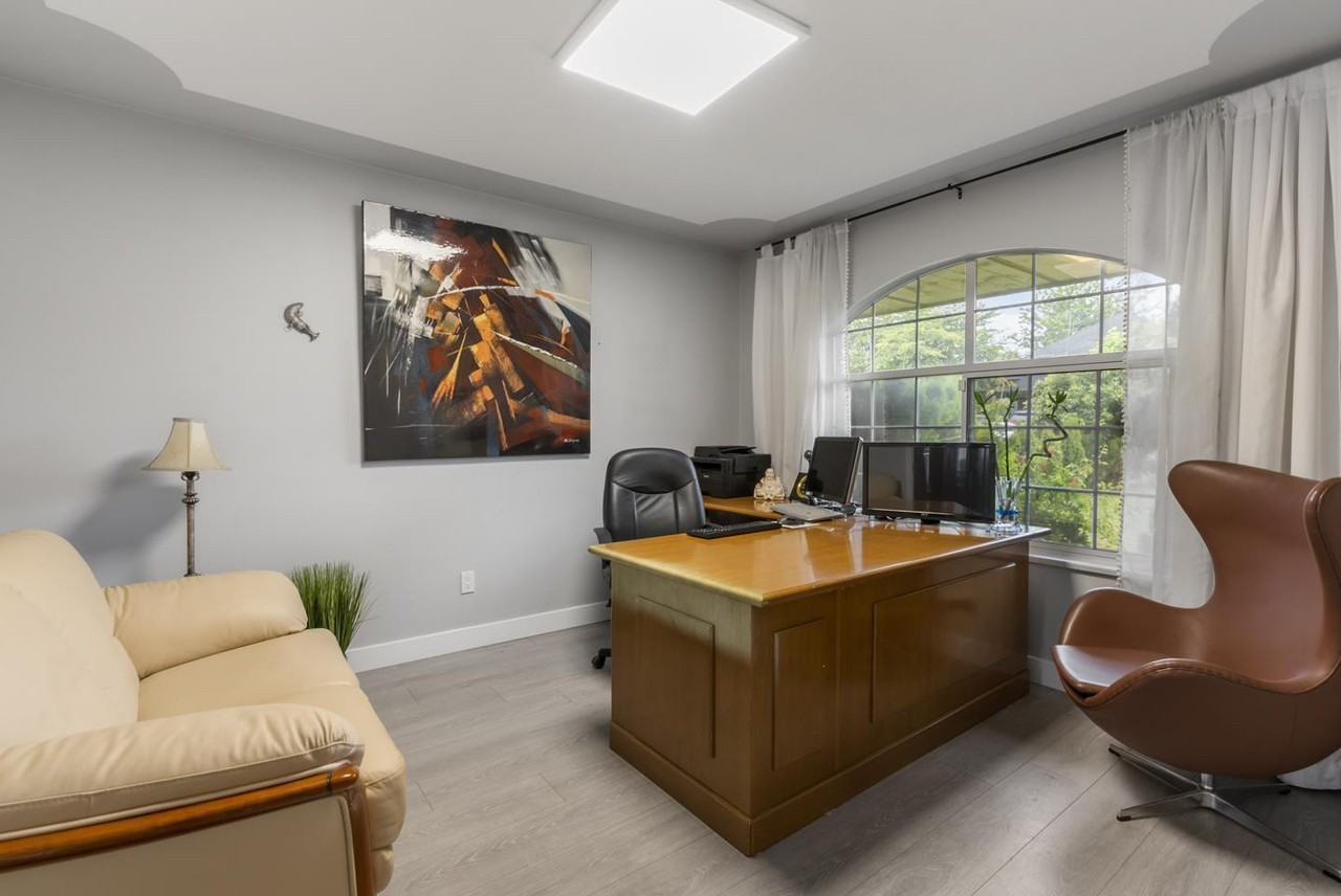 10568 169 St - Photo 3 of 15