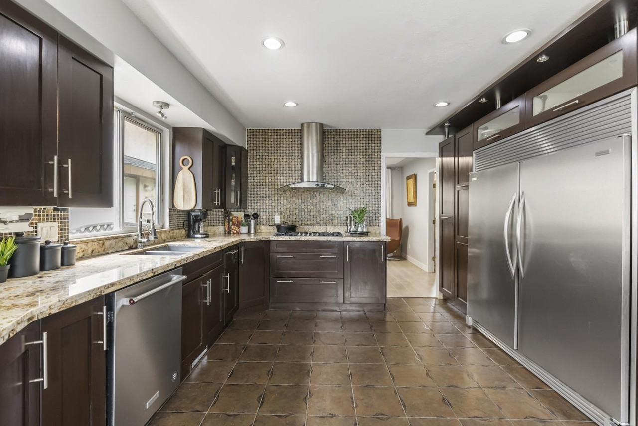 10568 169 St - Photo 4 of 15