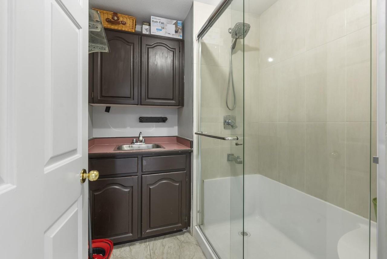 10568 169 St - Photo 7 of 15