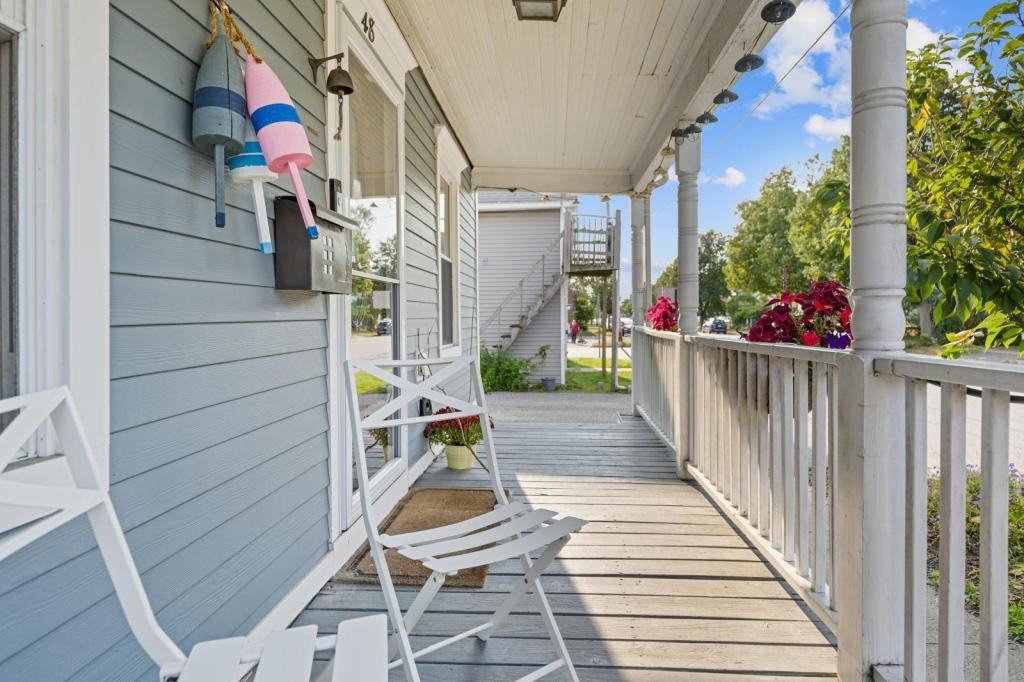 48 E St - Photo 3 of 36