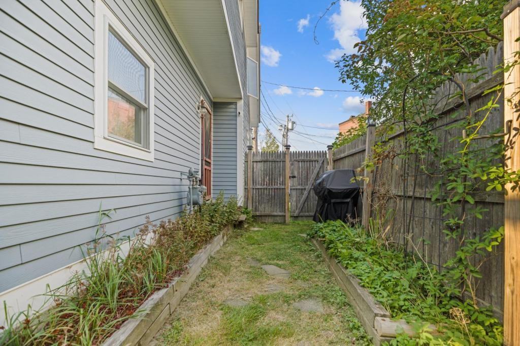 48 E St - Photo 7 of 36