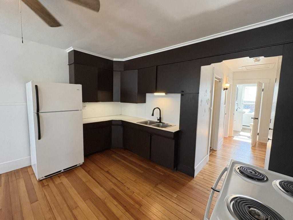 101 Brook St Apt E - Photo 5 of 13