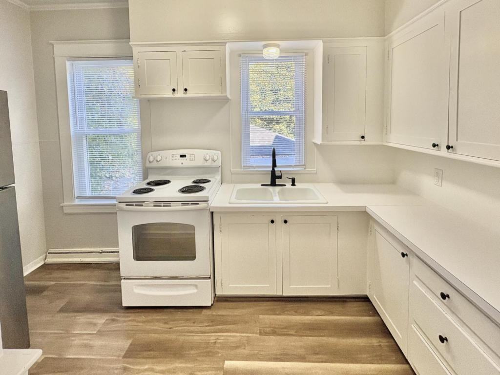 107A Brook St - Photo 2 of 12