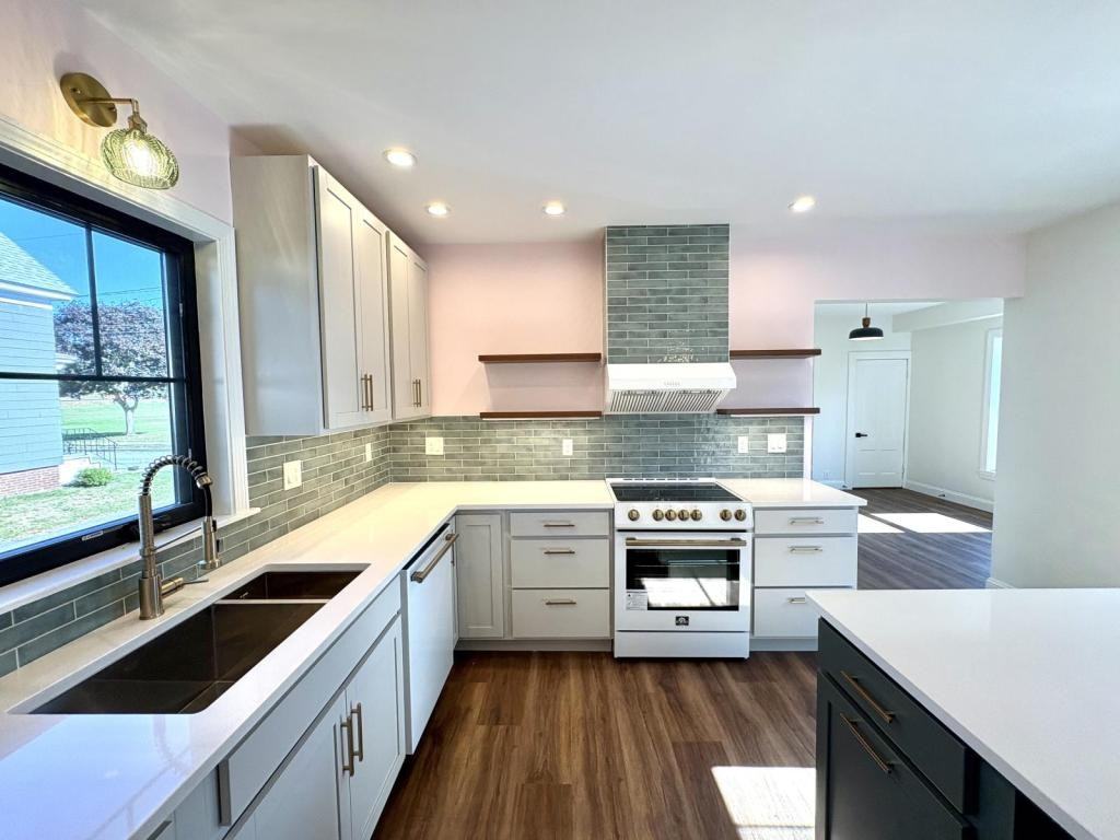 4 Berry Ave - Photo 3 of 22