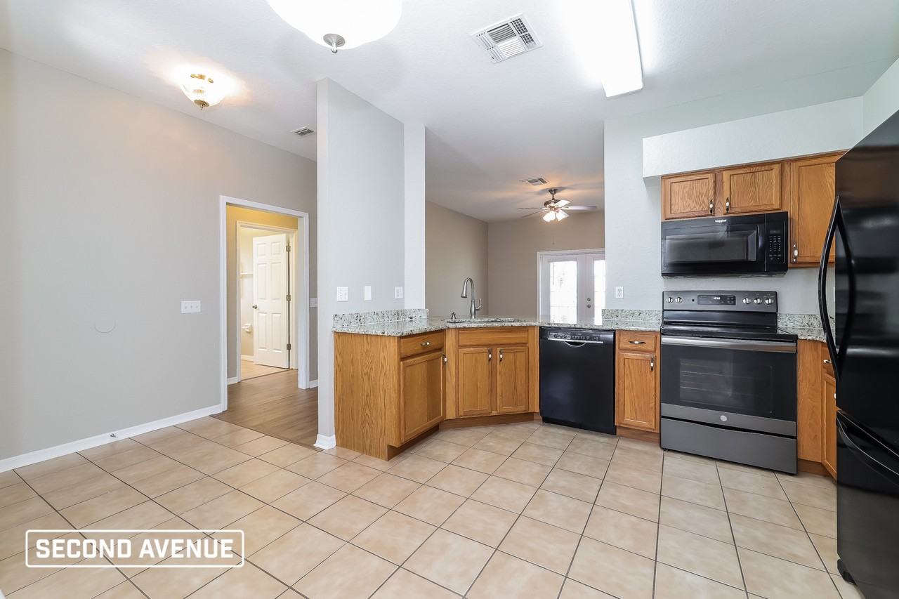 144 Lake Daisy Ter - Photo 2 of 17