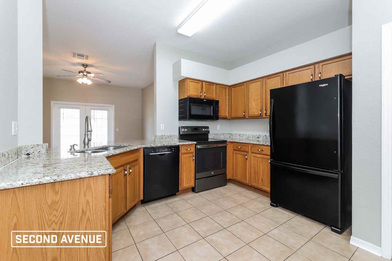 144 Lake Daisy Ter - Photo 3 of 17