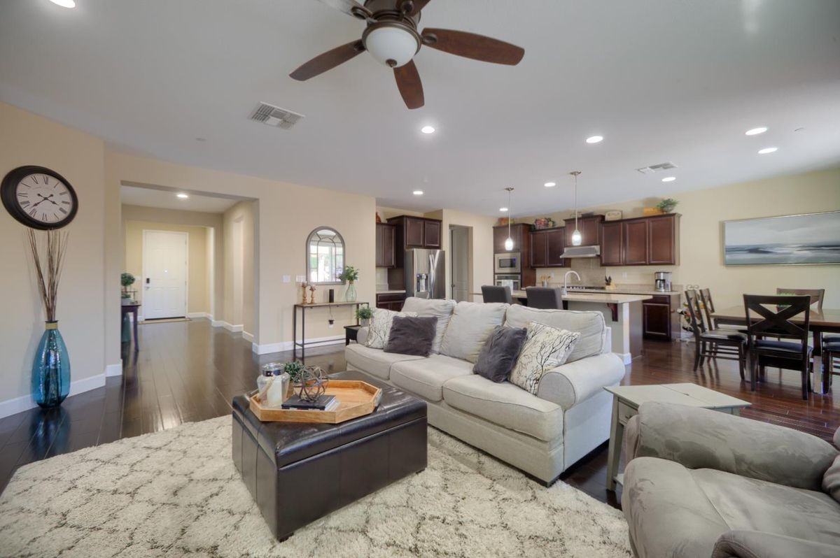 2708 Sweeney Dr - Photo 3 of 15