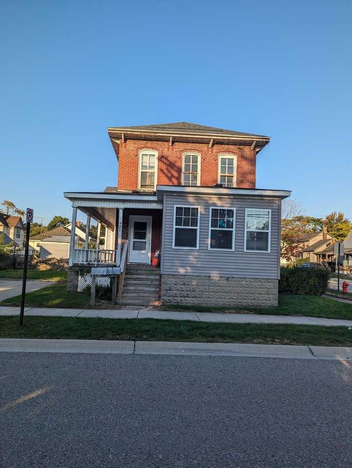 927 Ontario St #2