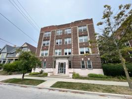 featured image of 1622 E Irving Pl