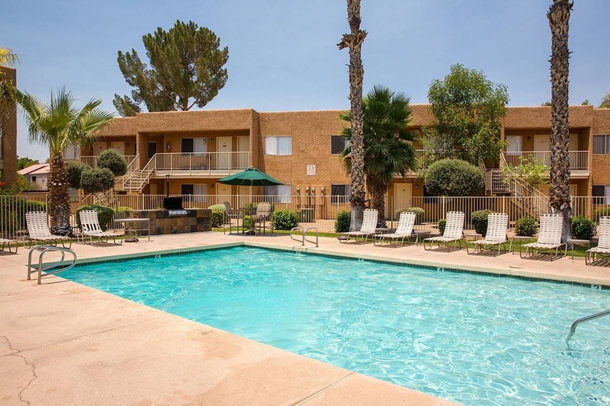 Metro on Main Apartments - Photo 6 of 18