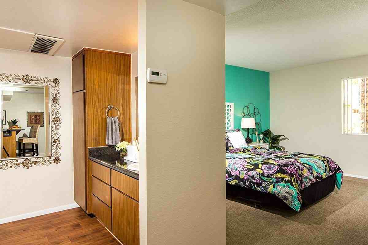 Metro on Main Apartments - Photo 7 of 9
