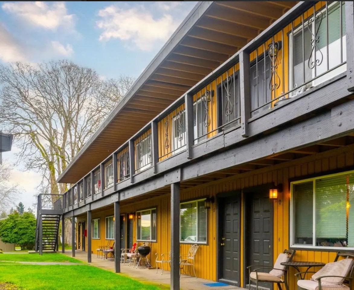 Casa Cabana Apartments - Photo 7 of 12