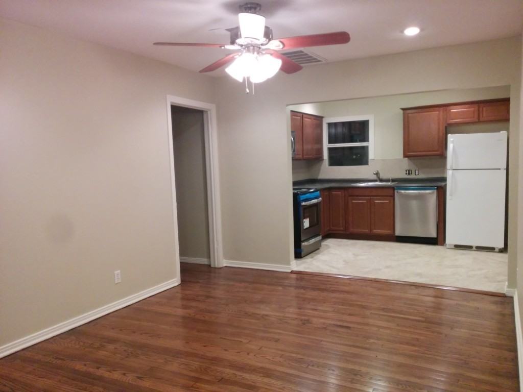 505 Roberts St - Photo 2 of 9