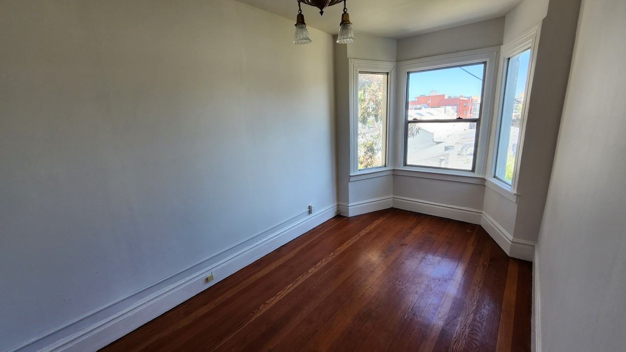 454 Clementina St - Photo 3 of 10