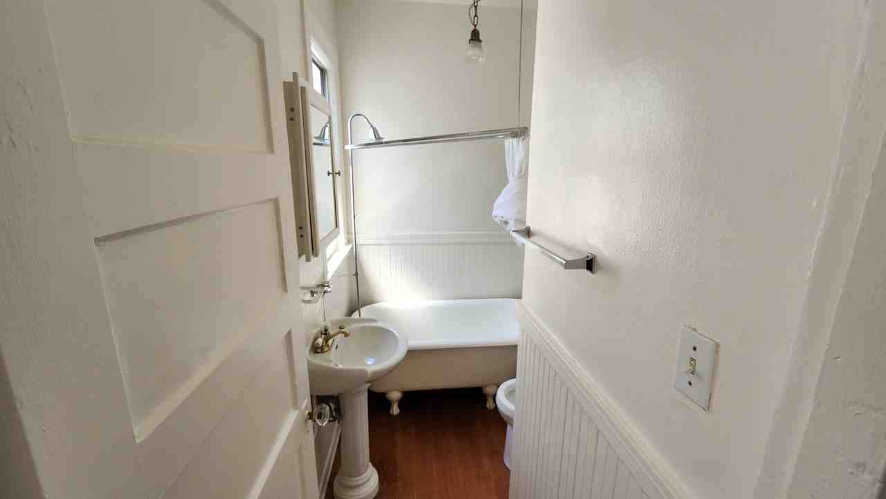 454 Clementina St - Photo 4 of 10