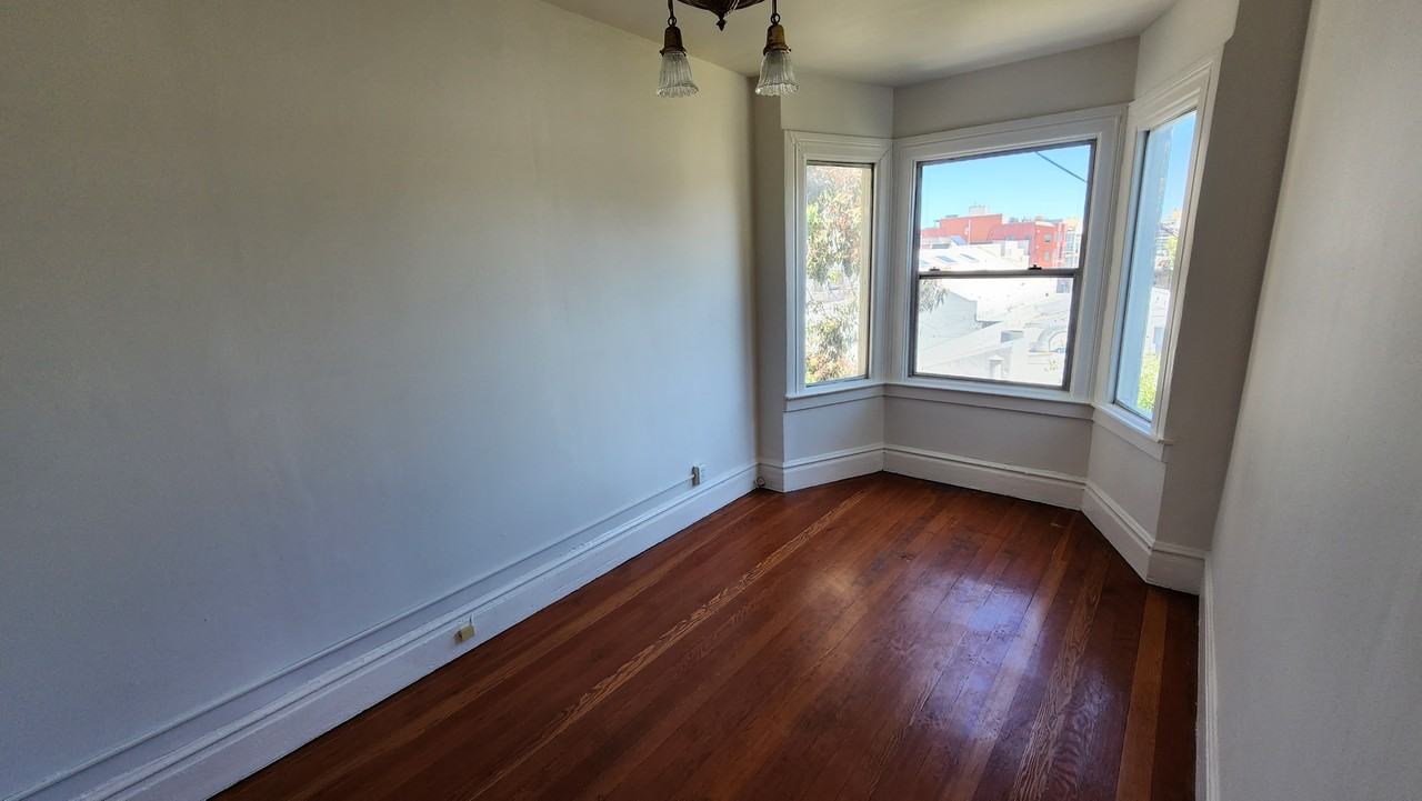 454 Clementina St - Photo 5 of 10