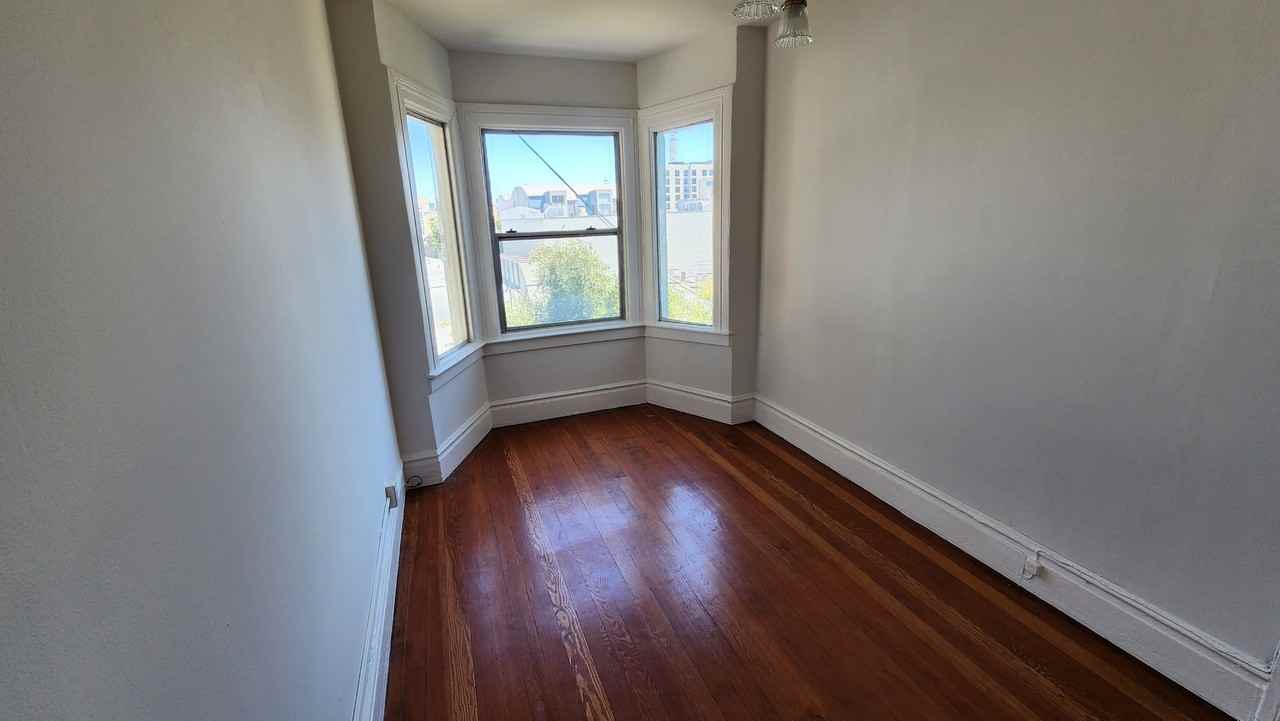 454 Clementina St - Photo 6 of 10