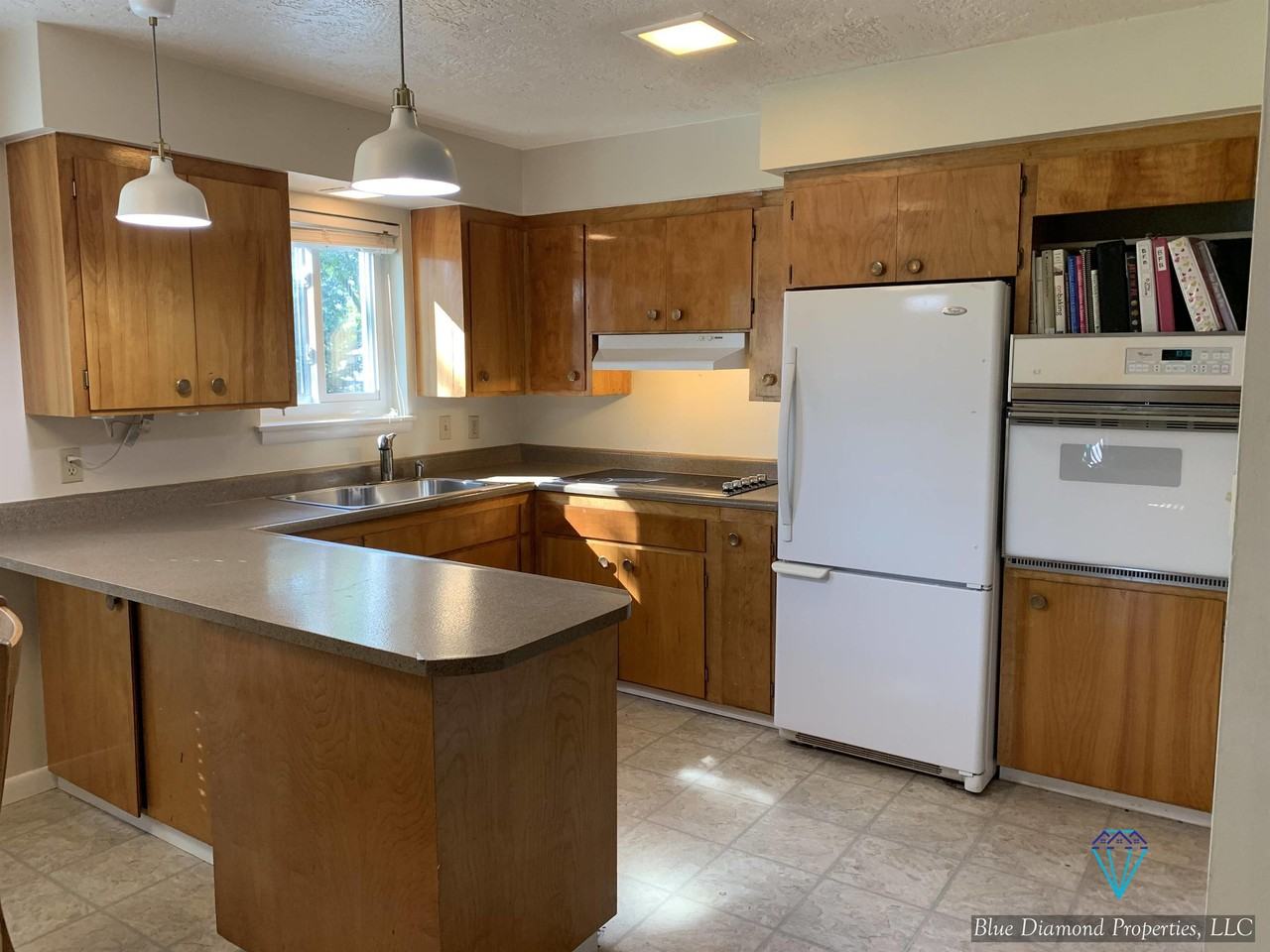 2821 N Weaver Cir #3 - Photo 2 of 8