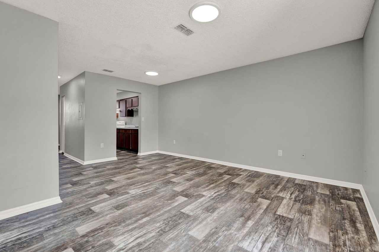 210 Whispering Oaks Ct - Photo 6 of 13