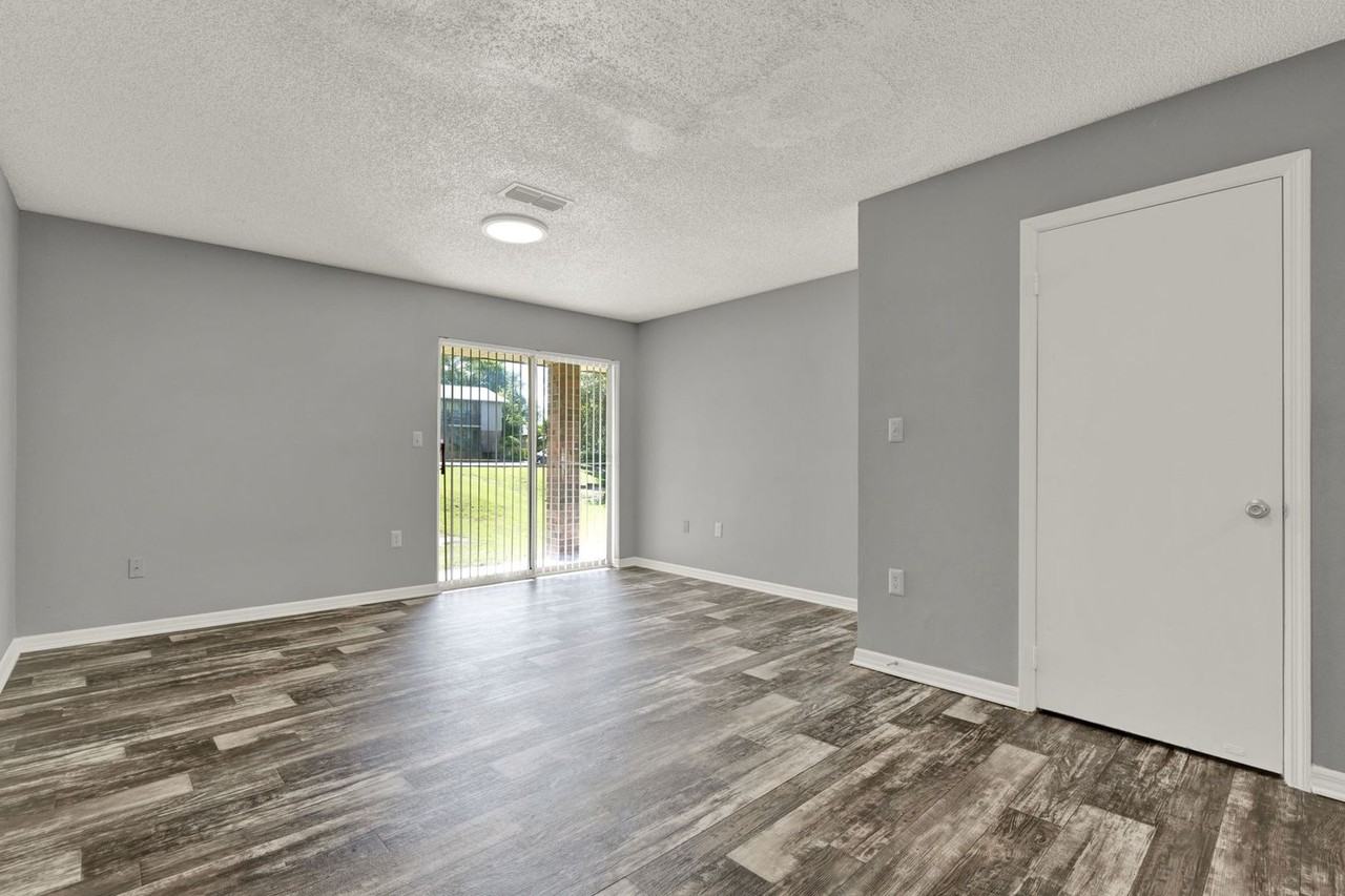 210 Whispering Oaks Ct - Photo 7 of 13