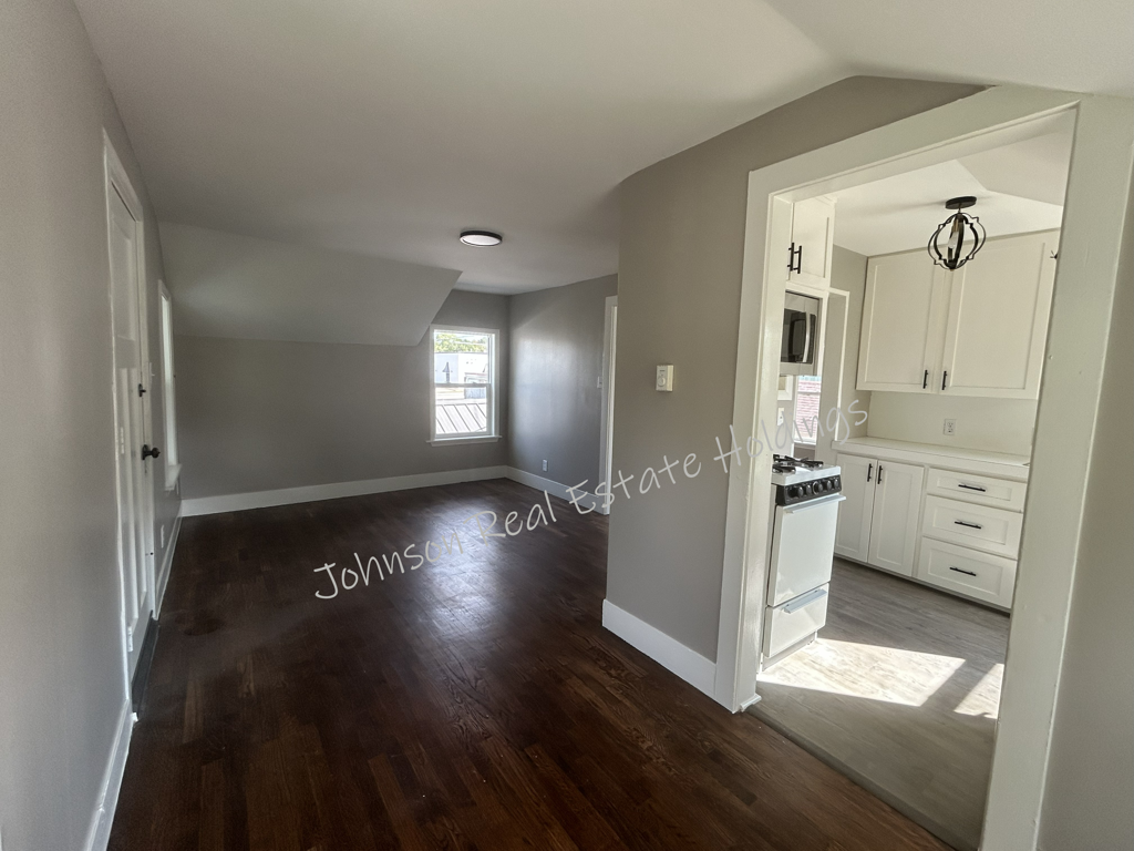 212 1/2 S Wyandotte Ave - Photo 3 of 13