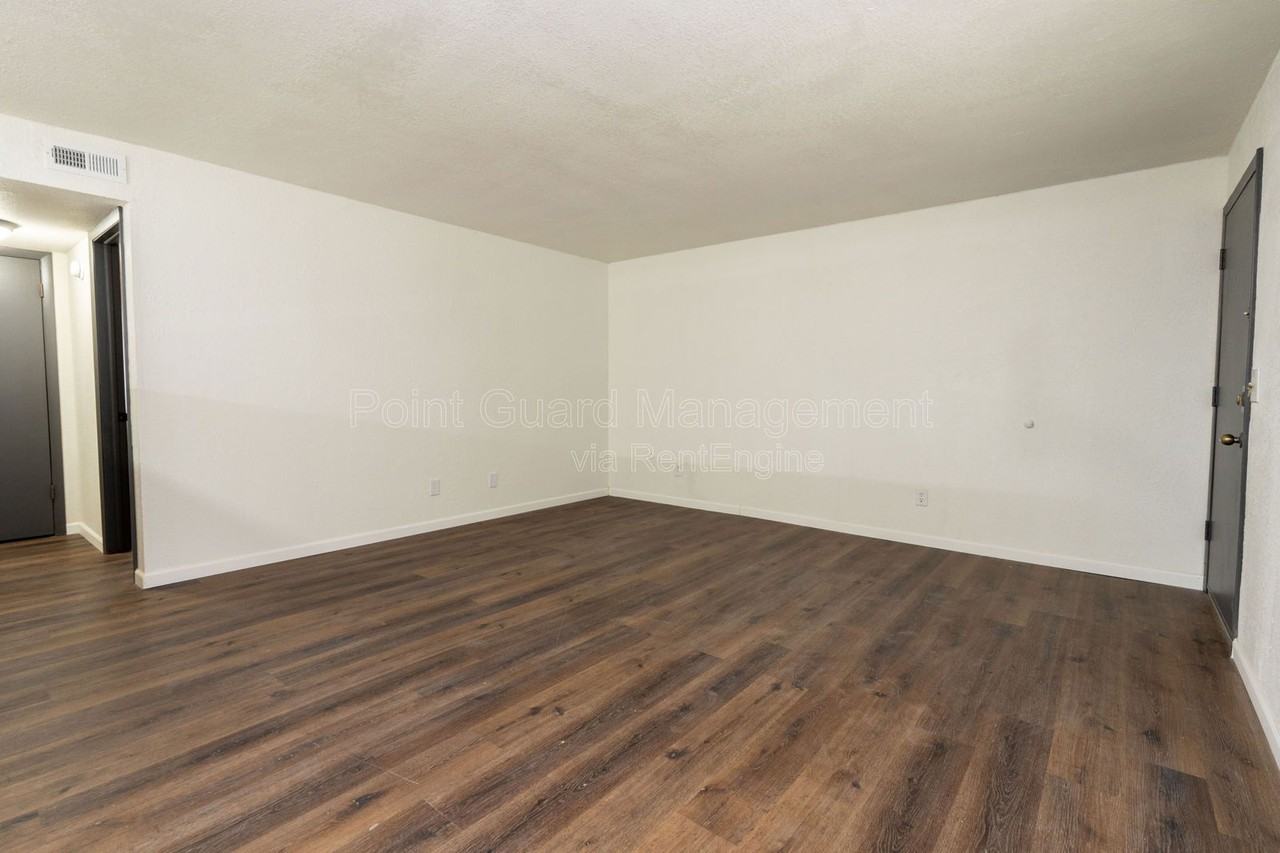 750 W Dayton Ave #103 - Photo 7 of 27