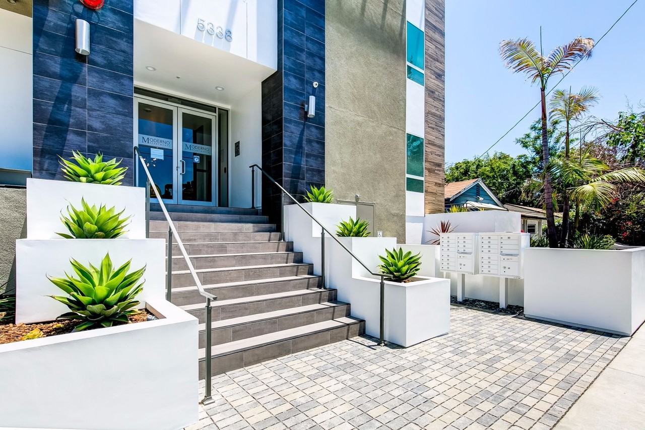 MODERNO Luxury Living East - Photo 3 of 30