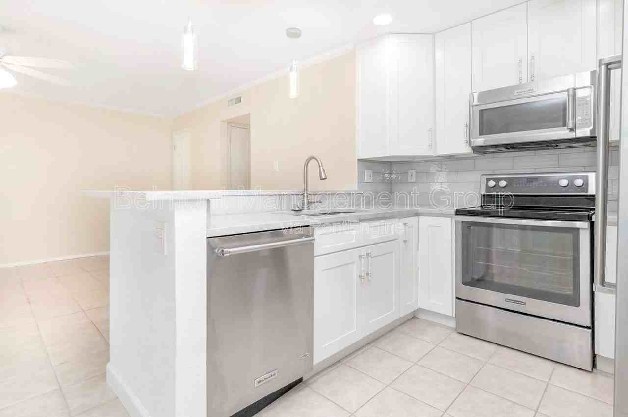 644 N Knowles Ave #8 - Photo 7 of 22