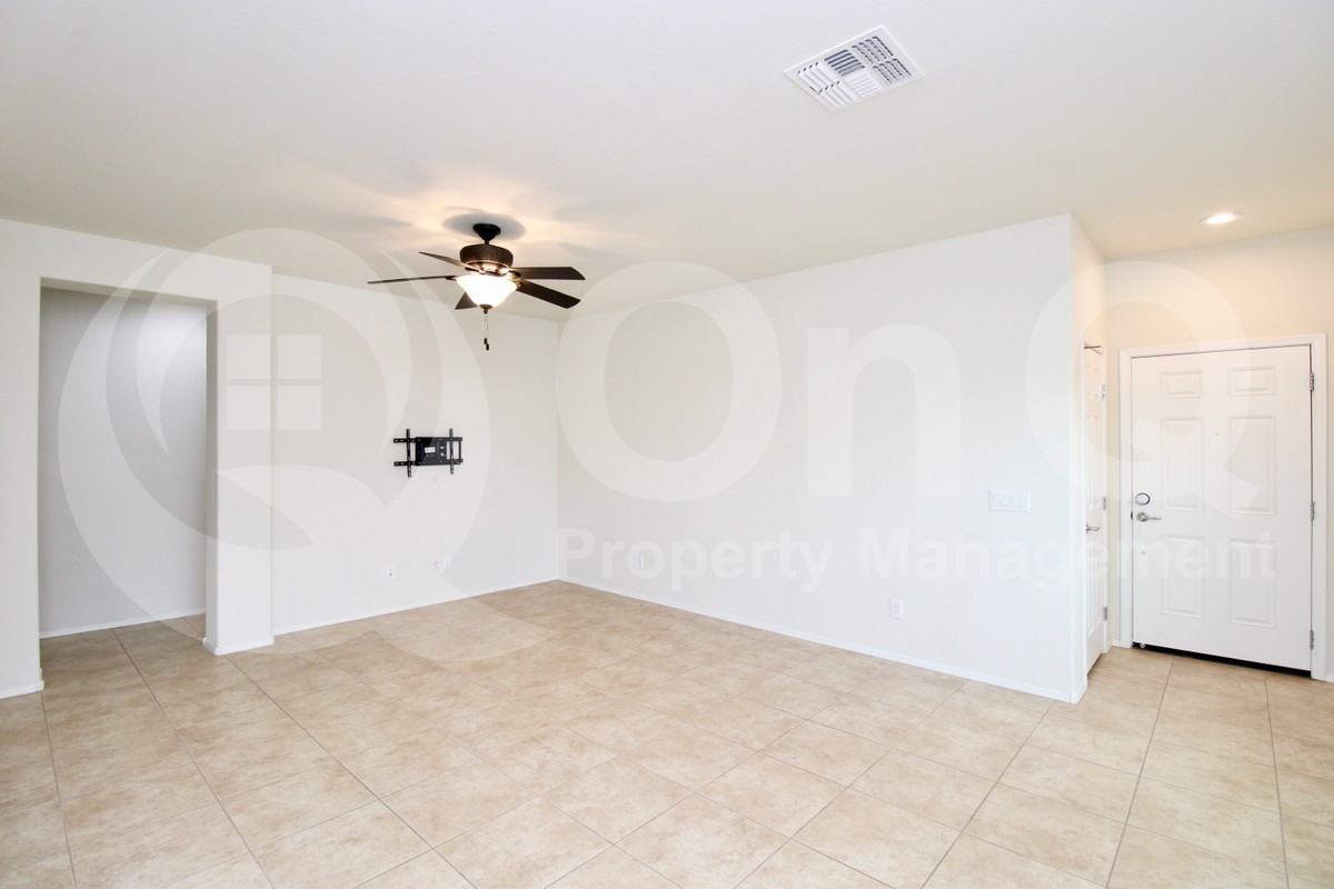 7601 W Congressional Way - Photo 5 of 24