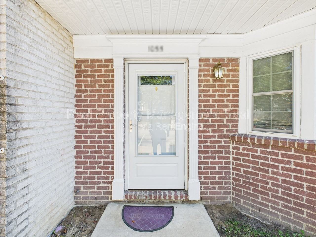 1055 Old Denbigh Blvd - Photo 3 of 34