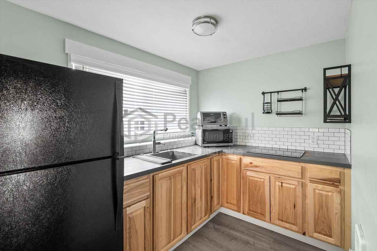 1425 N Mandalay Rd #B2 - Photo 3 of 11