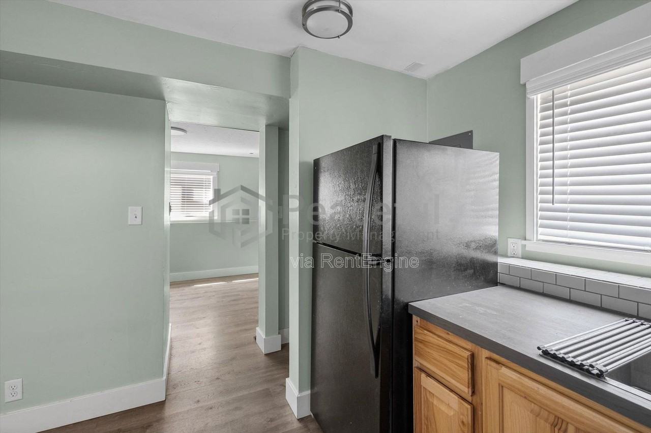 1425 N Mandalay Rd #B2 - Photo 4 of 11