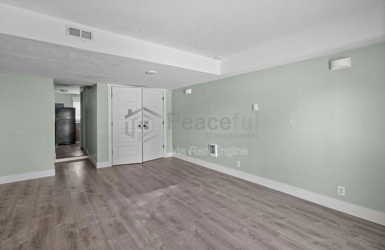 1425 N Mandalay Rd #B2 - Photo 6 of 11