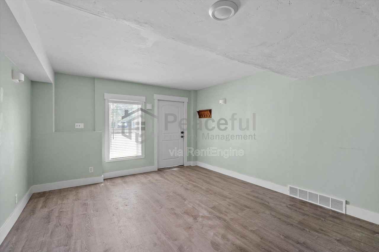 1425 N Mandalay Rd #B2 - Photo 7 of 11