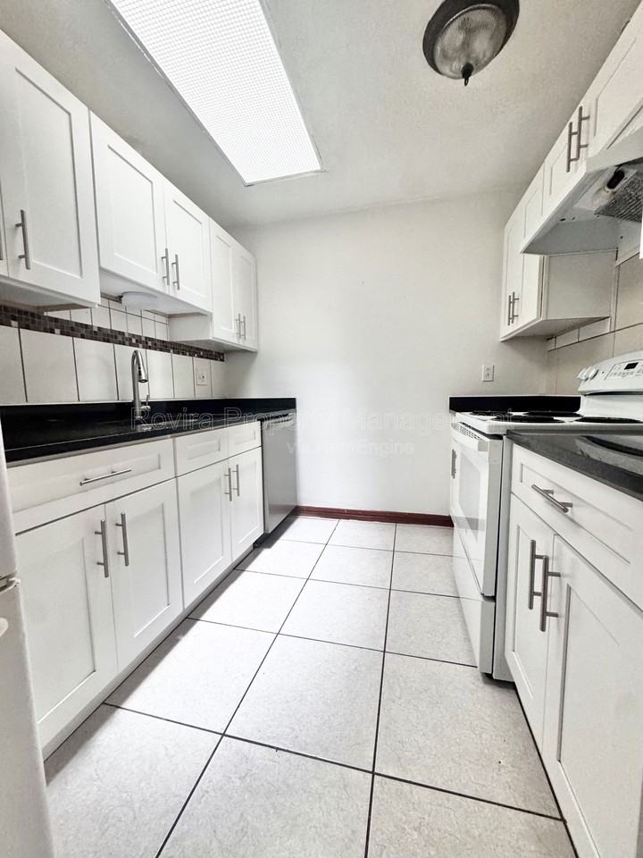 4108 Flying Fortress Ave - Photo 4 of 9