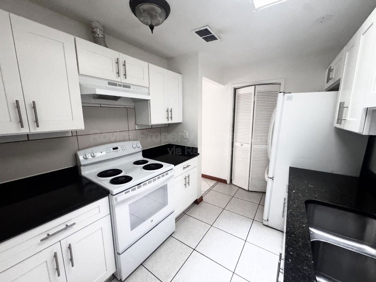 4108 Flying Fortress Ave - Photo 6 of 9