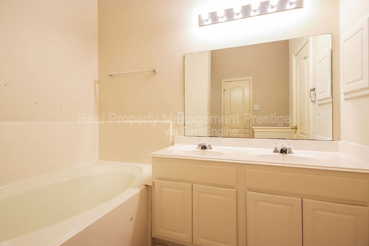 4522 Marquis Ave - Photo 5 of 15